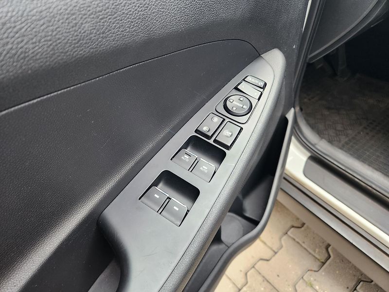 Hyundai Tucson 1.6-4x4-NAVI-KAMERA - fotka 9 z 20