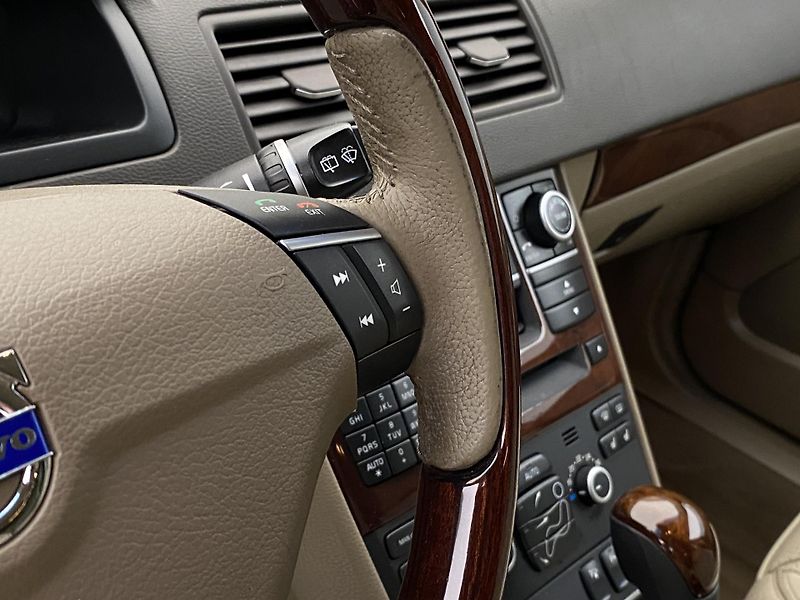 Volvo XC90 D5 AWD EXECUTIVE AUT CZ - fotka 26 z 37