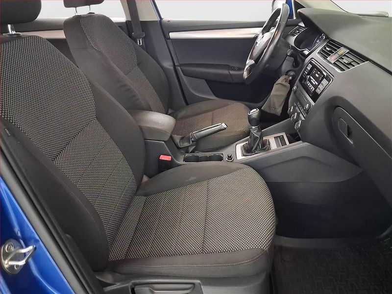 Škoda Octavia (2014) Ambition 1.6 TDI, Tempomat - fotka 9 z 15