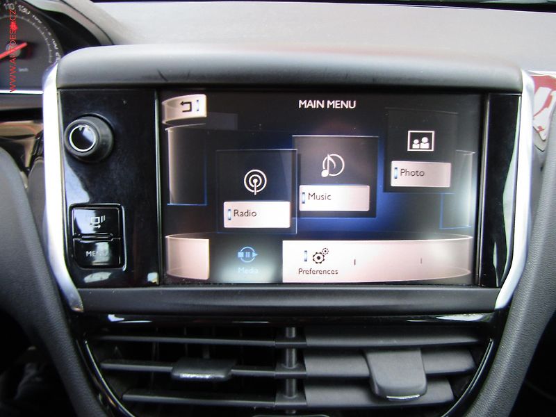 Peugeot 208 (2012) 1.2 VTi, AC, temp - fotka 15 z 17