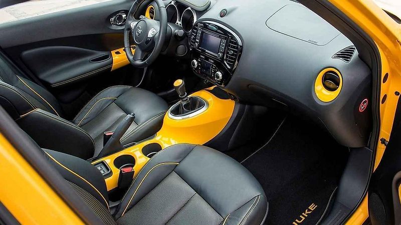 Fiat 500 nabízí i tuto variantu interiéru s příplatkem 37 000 Kč