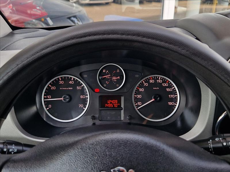 Peugeot Partner 1,6 HDi PANORAMA +ZIMNÍSADAKOL - fotka 23 z 32
