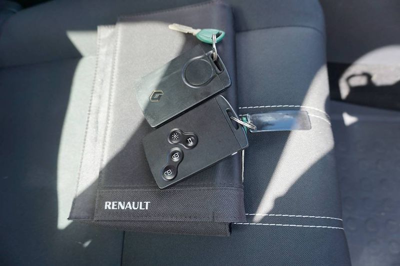 Renault Mégane (2013) 2, MAJITEL NOVÉ V ČR - fotka 17 z 31