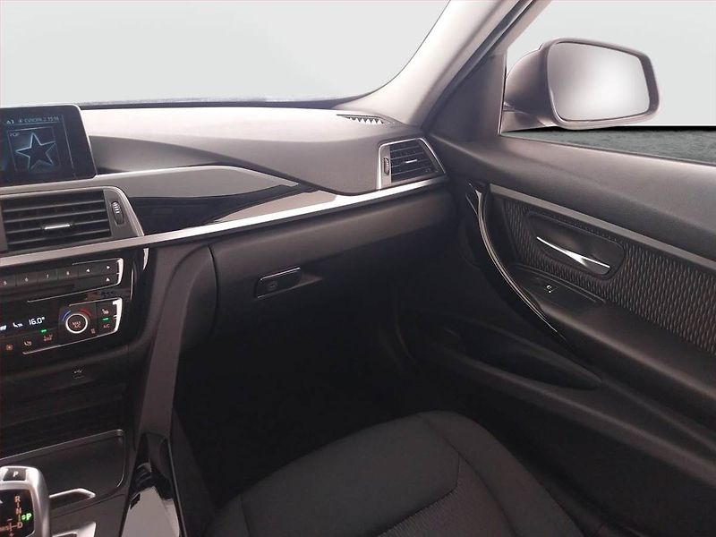 BMW Řada 3 (2016) 330 d xDrive, 4X4, Automat - fotka 8 z 28
