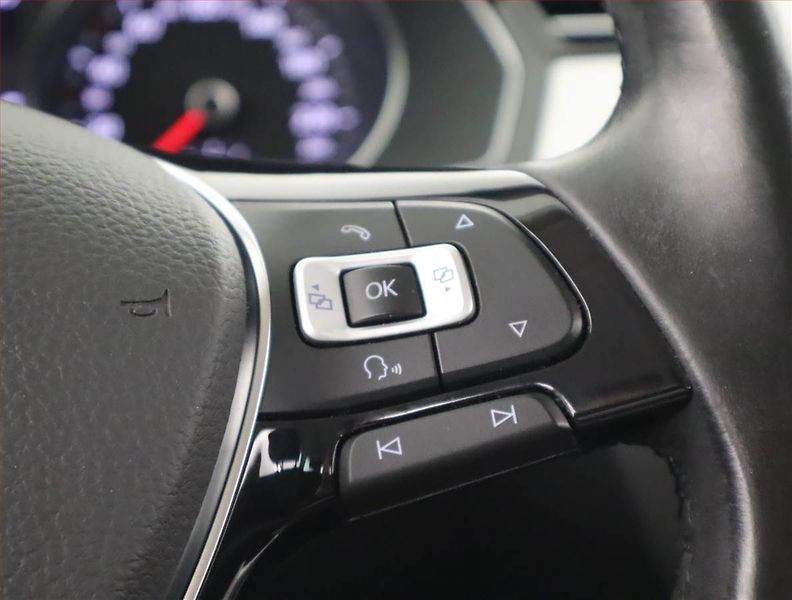 Volkswagen Passat (2017) Comfortline 1.8 TSI, ČR,1.maj - fotka 16 z 21