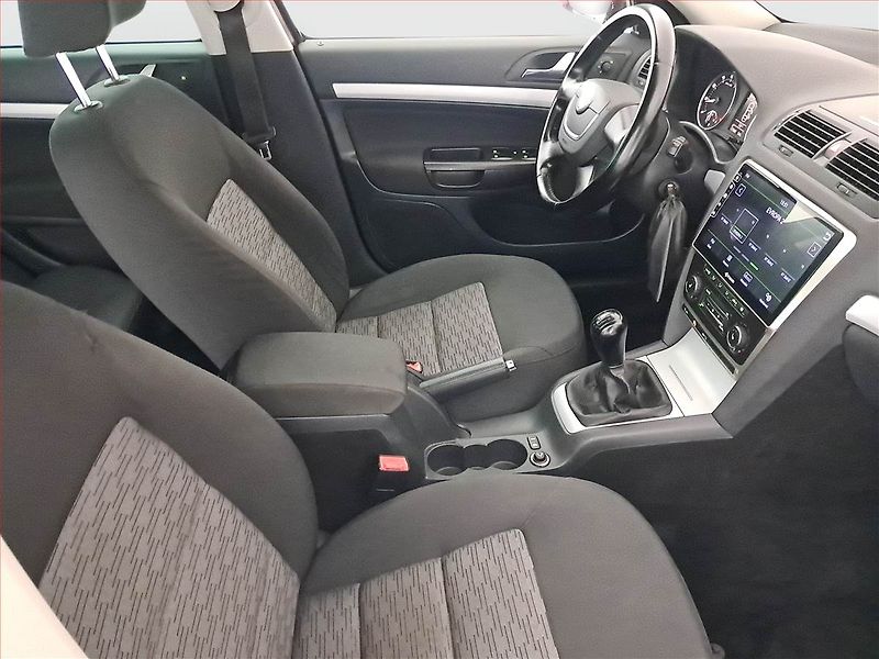 Škoda Octavia (2010) Ambiente 1.8 TSI, Tempomat - fotka 9 z 15