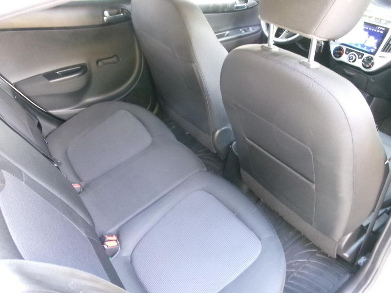 Hyundai i20 (2014) 1,2i - ZADÁNO - fotka 14 z 25