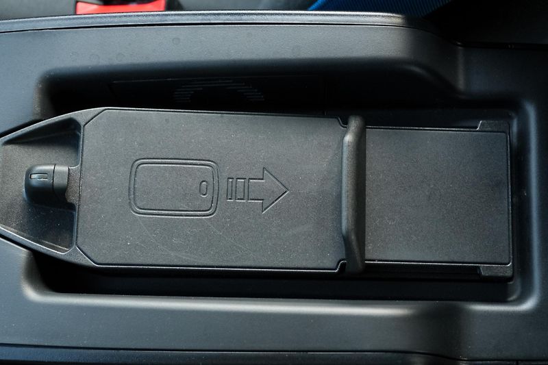 BMW i3 i3s 120Ah, H/K, Navi profi - fotka 18 z 31