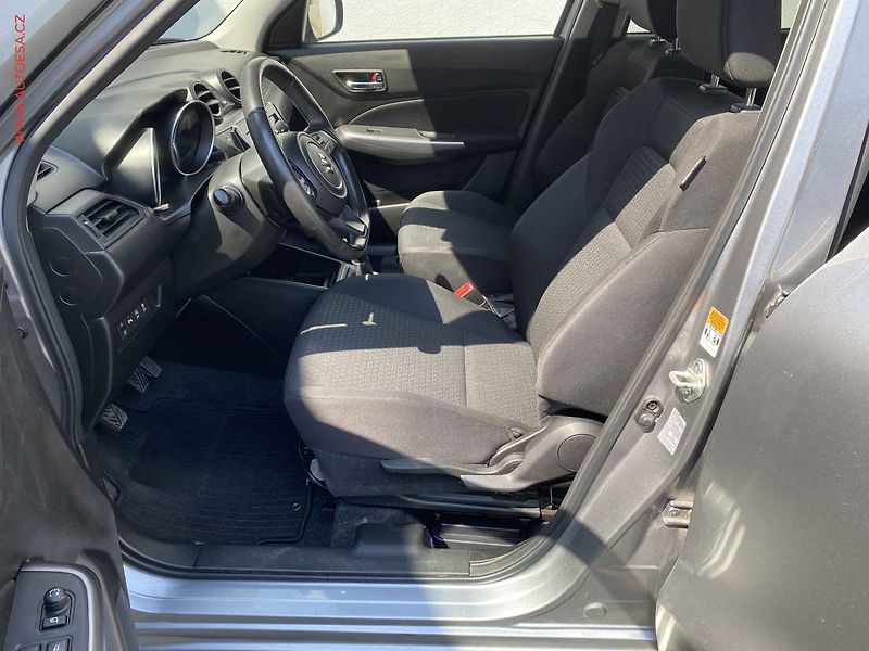 Suzuki Swift (2022) 1.2i HYBRID, Navi, kamera - fotka 9 z 17