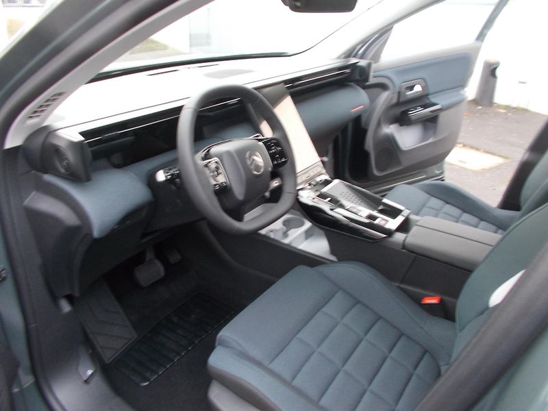 Citroën C5 Aircross (2026) PLUS Hybrid 145k Automatic - fotka 8 z 16