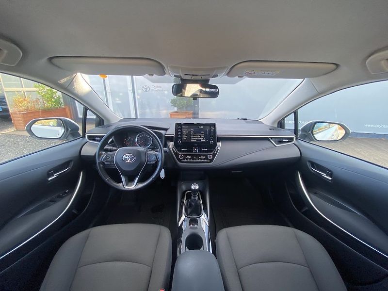 Toyota Corolla 1.6i, ČR-1m, Comfort, tažné - fotka 13 z 33