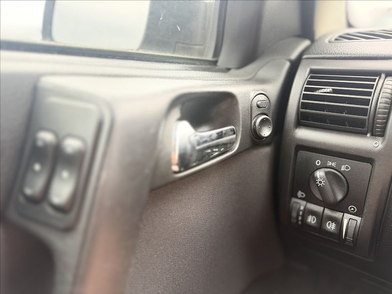 Opel Astra 1,6 16V 74tKm DIGIKLIMA - fotka 13 z 20
