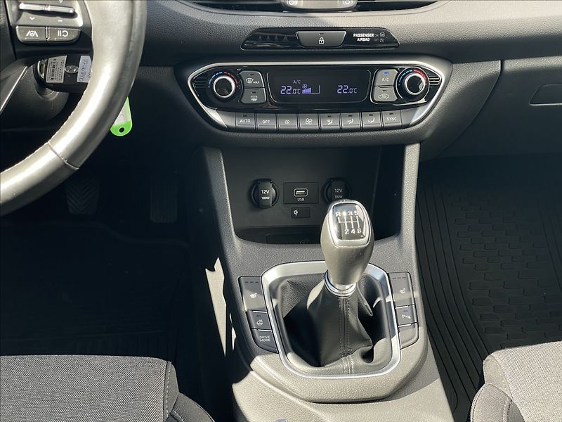 Hyundai i30 1,5 T-GDI Combi Family Smart - fotka 12 z 22