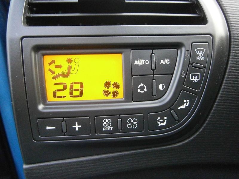 Citroën C4 Picasso 1.6 HDI - fotka 17 z 19