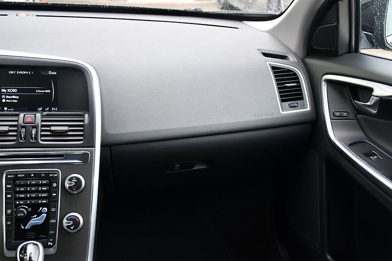 Volvo XC60 D4 A/T ČR 2XALU PO ROZVODECH - fotka 9 z 31