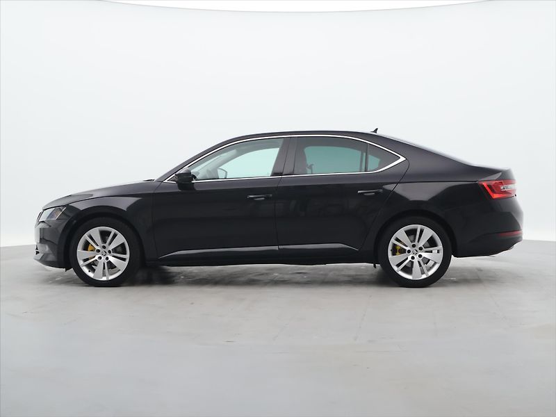 Škoda Superb 2,0 TDI 110kW DSG Style Plus - fotka 4 z 29