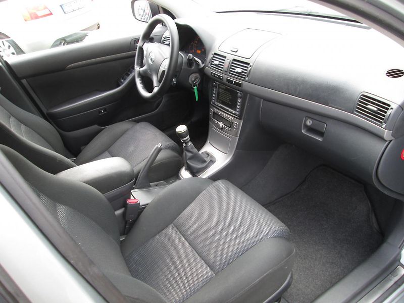 Toyota Avensis (2008) 2,2  130 KW - fotka 18 z 24