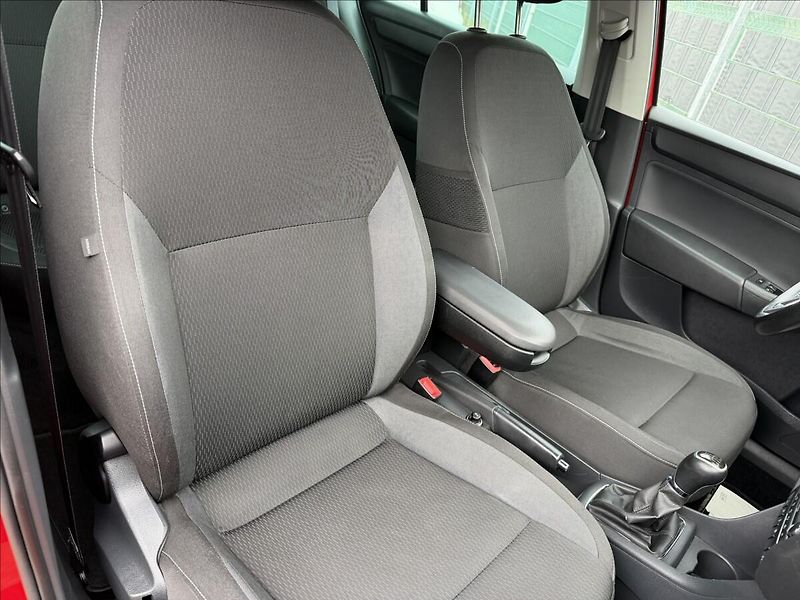 Škoda Rapid 1.6 TDI Spaceback Ambition - fotka 15 z 21