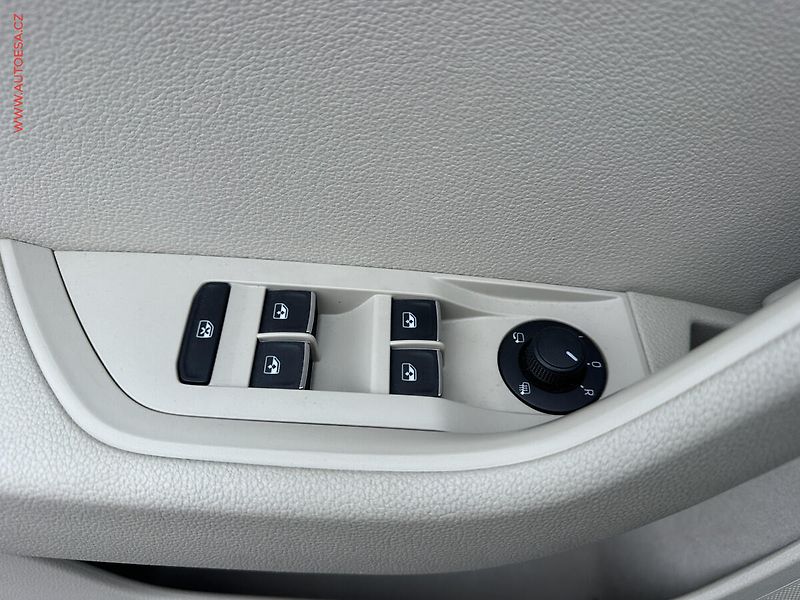 Škoda Superb (2015) 1.8TSI, 2.maj,ČR, Style, DSG - fotka 22 z 24