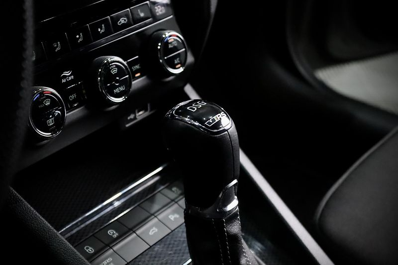 Škoda Octavia 3 FL 2.0 TSI 180 kW DSG RS - fotka 17 z 43