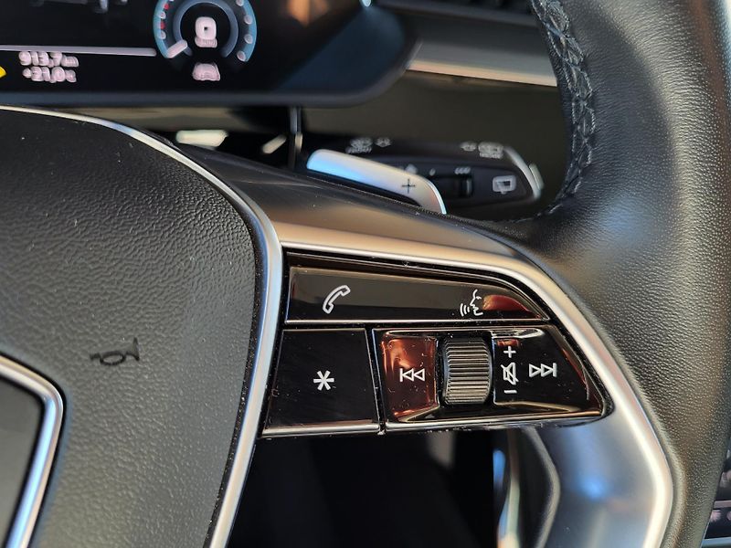 Audi e-tron 55 Quattro 300kW ČR 1.majitel - fotka 25 z 50