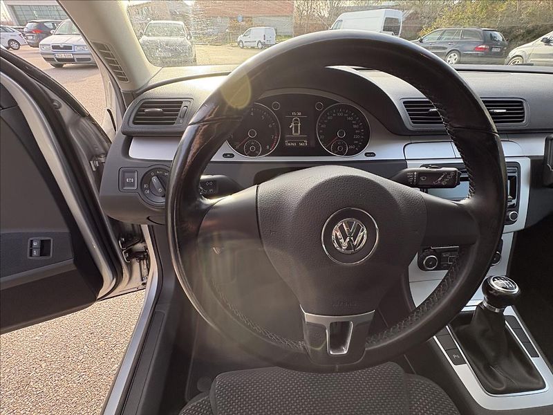 Volkswagen Passat 1,4 TSi 90kW,PDC,Výhřev,OrigKm - fotka 7 z 29