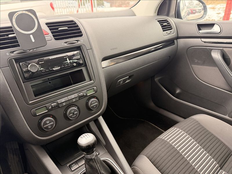 Volkswagen Golf 1,4 TSI DIGIKLIMA 6KVALT - fotka 12 z 24