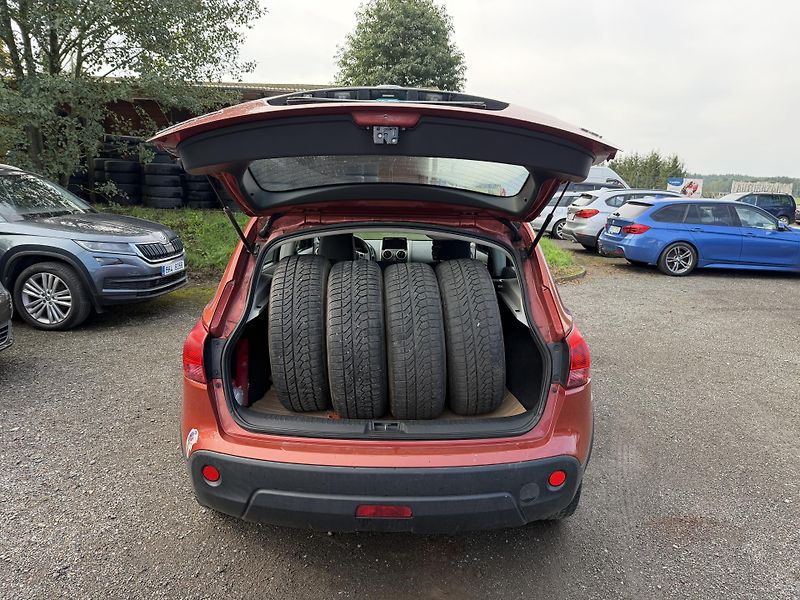 Nissan Qashqai 2.0 DCI 110 kw 4x4 AUTOMAT - fotka 9 z 22