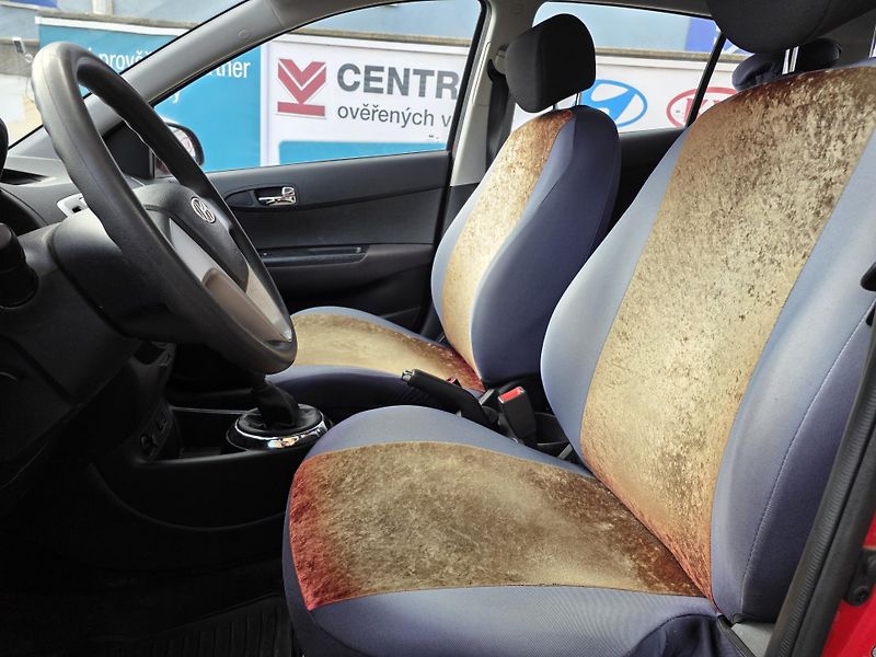 Hyundai i20 1.2-KLIMA-CENTRÁL - fotka 13 z 14