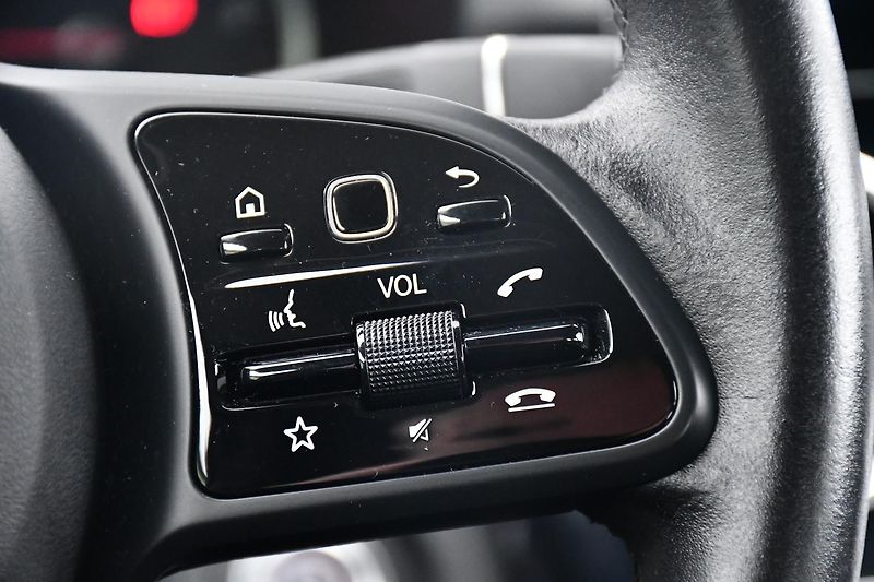 Mercedes-Benz Třídy C 200d PRAV. SERVIS MB 2xPNEU - fotka 30 z 55