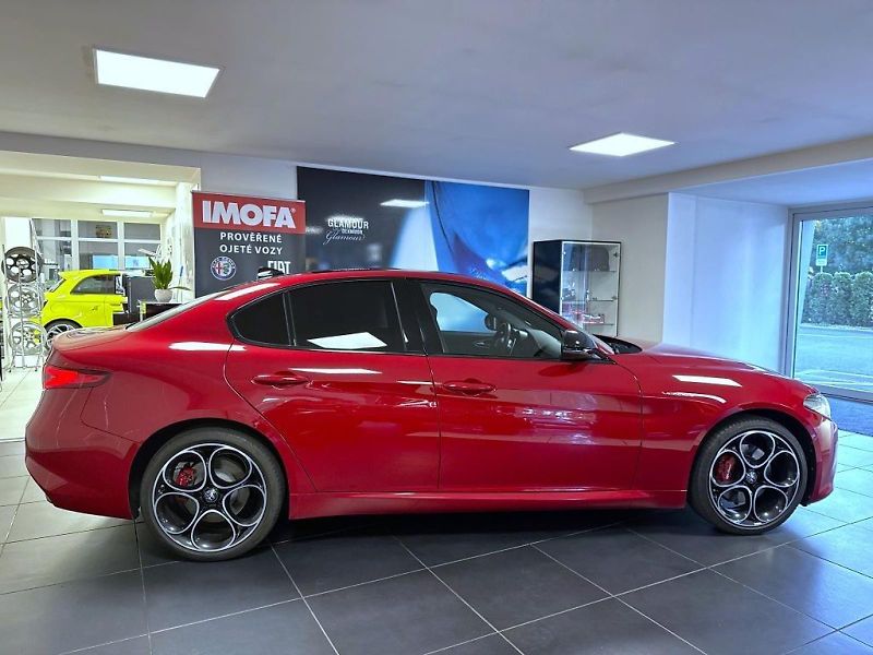 Alfa Romeo Giulia (2022) 2.0T 280k AT8 ZF Q4 4x4 Veloce - fotka 4 z 22