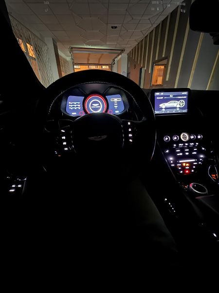 Aston Martin DB11 (2019) Aston Martin DB11 V8 510 koní  - fotka 8 z 13