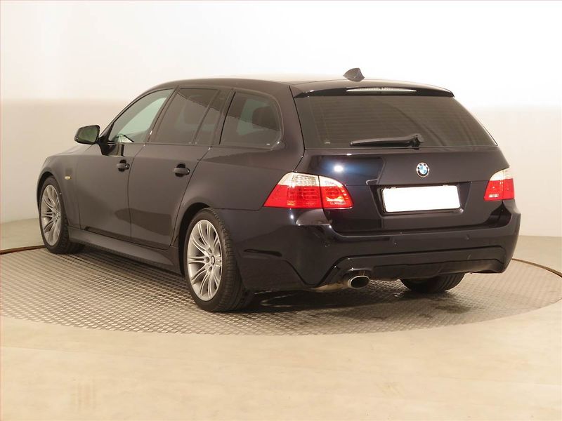 BMW Řada 5 (2010) M Paket 520d, Serv.kniha, Navi - fotka 4 z 16