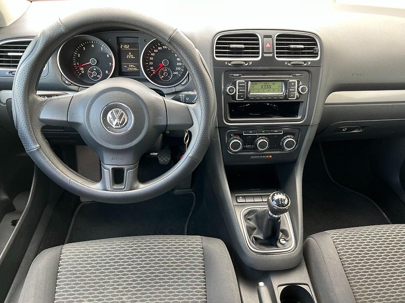 Volkswagen Golf (2010) Variant 1.4 16V 59kW - fotka 13 z 26