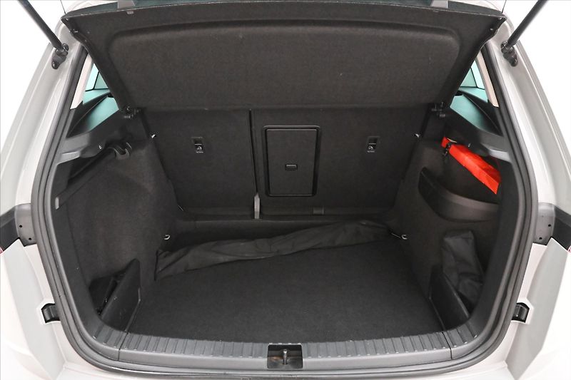 Škoda Karoq 2,0 TDI 110 kW 4x4 DSG Style Z - fotka 10 z 30