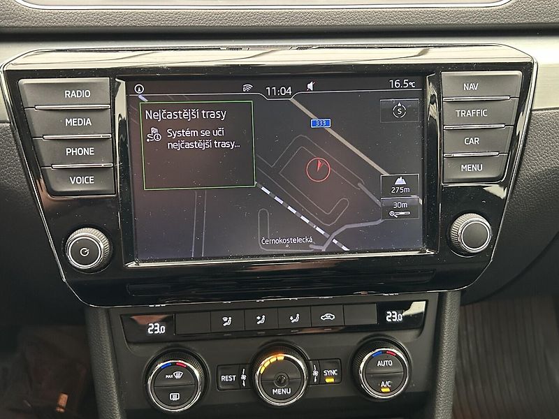 Škoda Superb 2.0 TDI Ambition - fotka 11 z 27