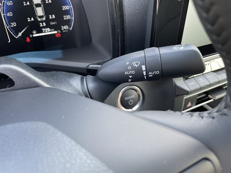 Toyota Camry 2.5 Hybrid Executive - fotka 25 z 29