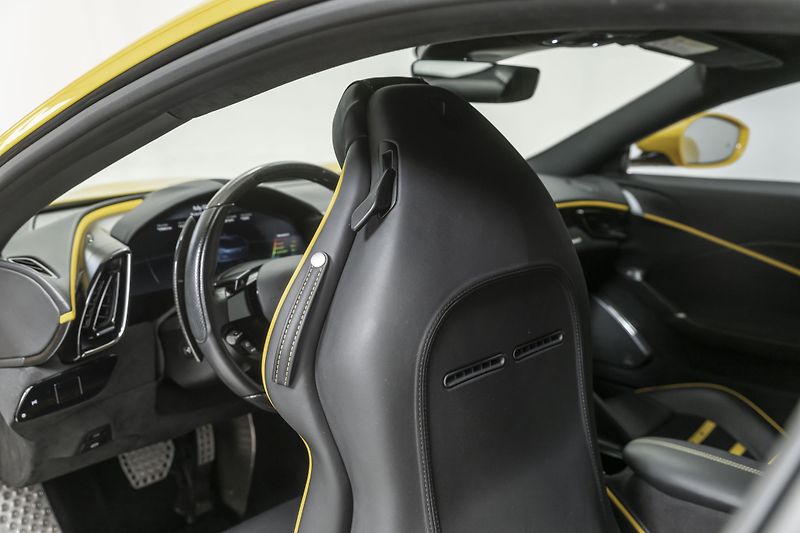 Ferrari Roma Giallo modena*krásná výbava - fotka 29 z 45