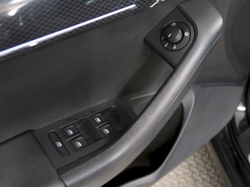 Škoda Octavia (2019) RS CHALLENGE 2.0TDI 135KW DSG - fotka 16 z 46