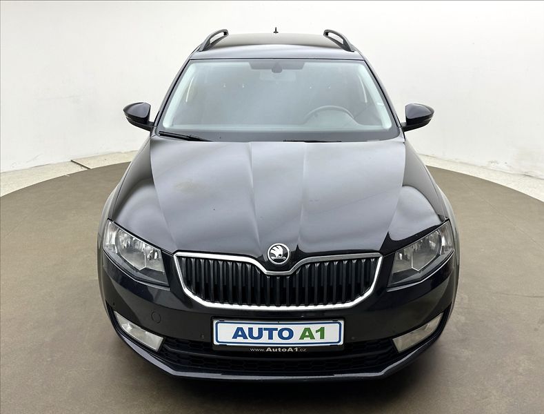 Škoda Octavia 2,0 110kW DSG ALU VÝHŘEV ČR TZ - fotka 2 z 34