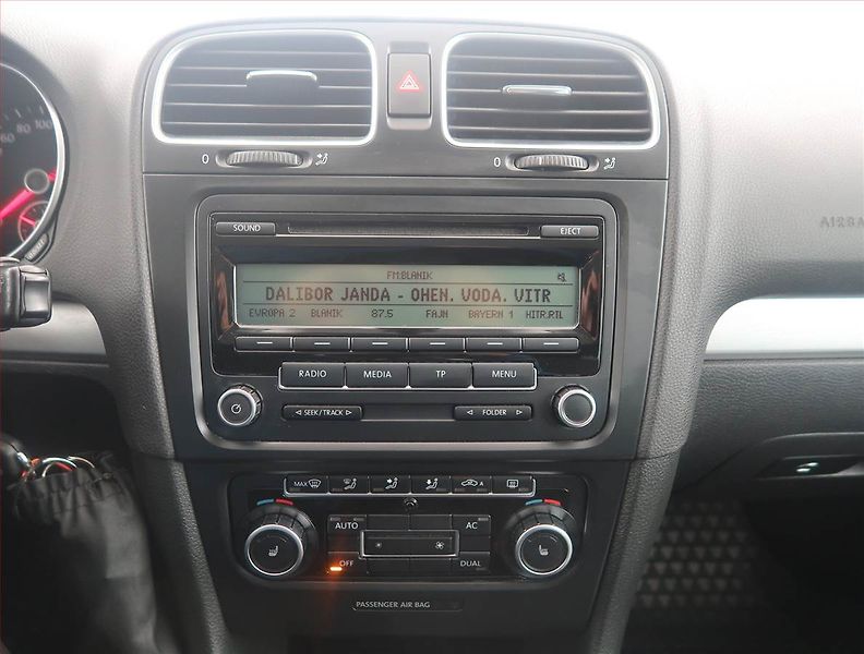 Volkswagen Golf (2010) 1.2 TSI, Tempomat - fotka 12 z 14