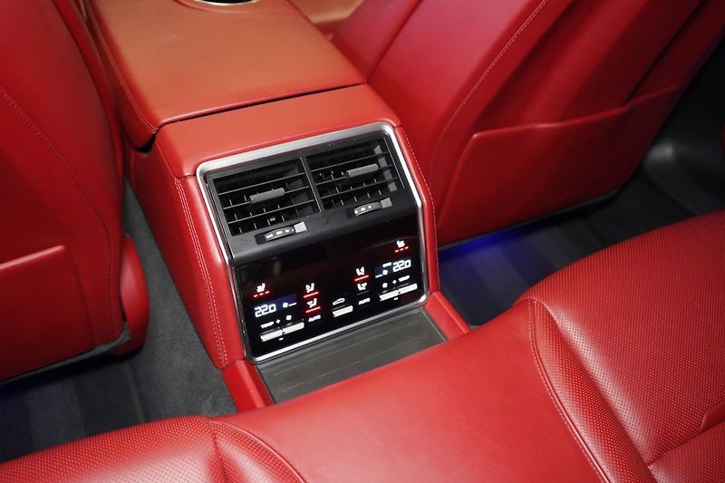 Porsche Panamera 4S Sport Turismo, Ventilace - fotka 47 z 50