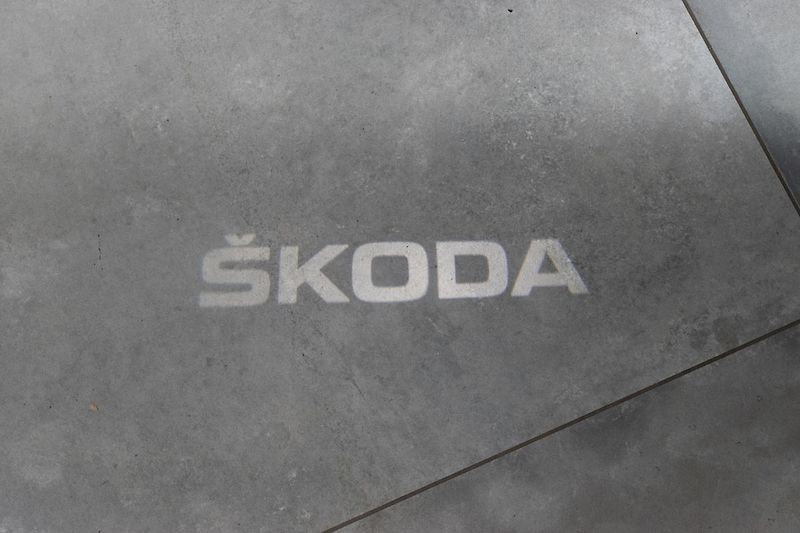 Škoda Octavia 2.0 TDI DSG*STYLE*KAMERA*KESSY - fotka 31 z 41