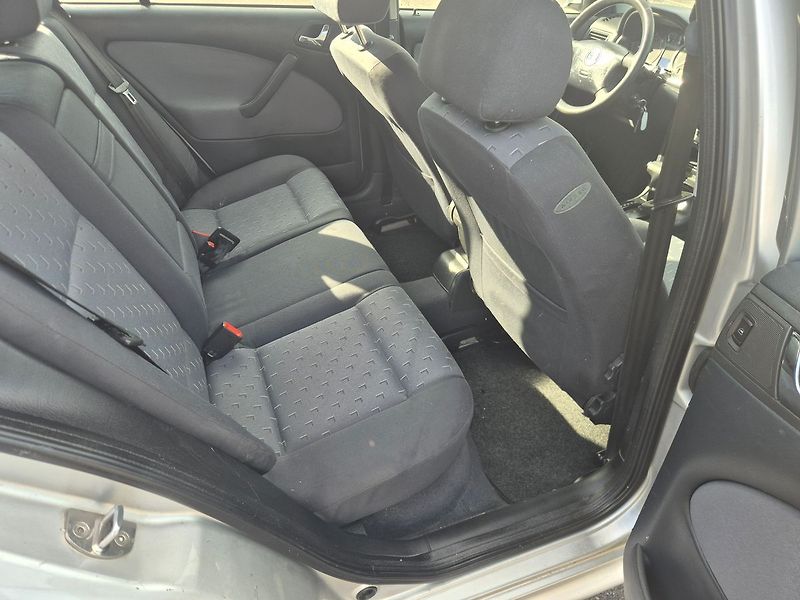 Škoda Octavia (2002) 1.9TDi 66Kw AUTOMAT - fotka 18 z 22