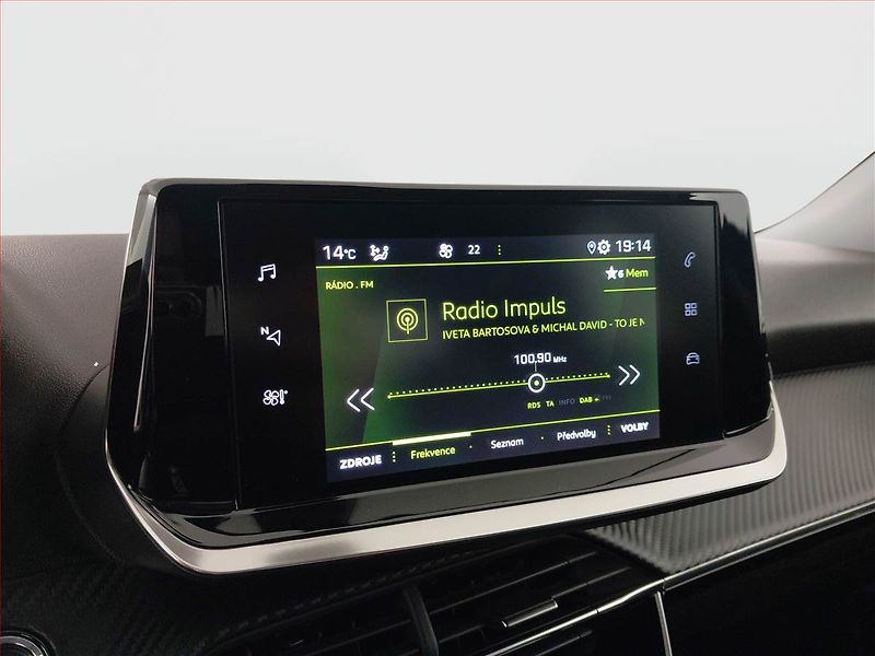 Peugeot 2008 (2020) 1.2 PureTech, Automat - fotka 13 z 21