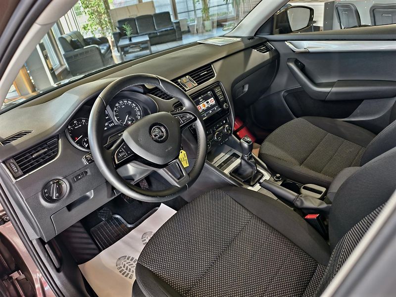 Škoda Octavia 1.4 TSi 110kW, PDC, TEMPOMAT  - fotka 7 z 22