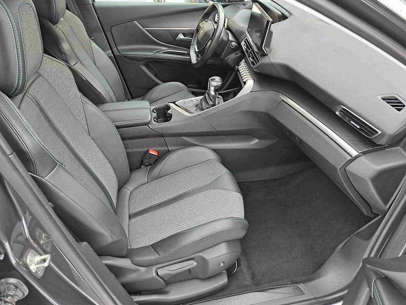 Peugeot 5008 (2022) 1,2 PT ALLURE LED ALU PDC NAVI - fotka 10 z 24
