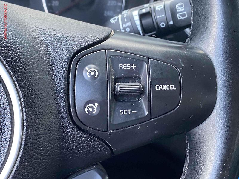 Kia Carens (2016) 1.7 CRDi, Active, navi - fotka 13 z 17