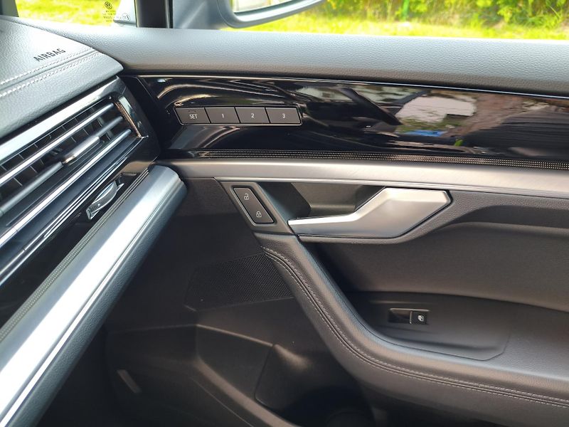 Volkswagen Touareg (2022) 3,0 TDI Individual 210 KW - fotka 22 z 40