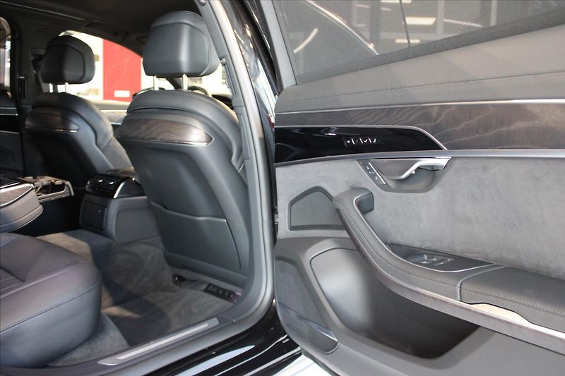 Audi A8 L 50 TDi quattro Tiptronic Tou - fotka 28 z 33